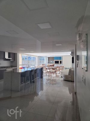 Image 13 - 887917