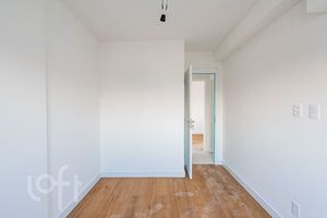 Image 6 - 887931