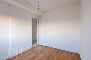 Image 7 - 887931