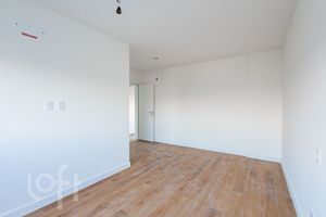 Image 11 - 887931