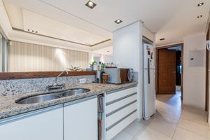 Image 15 - 887933