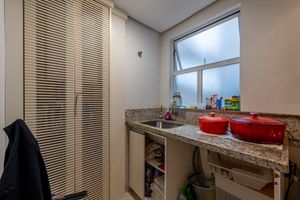 Image 17 - 887933