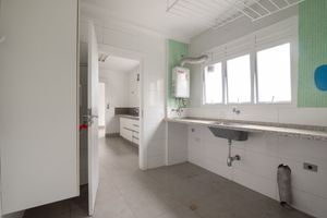 Image 13 - 887938