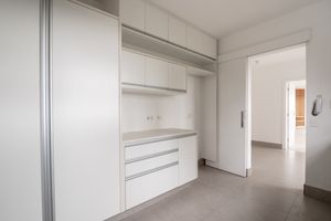 Image 11 - 887938
