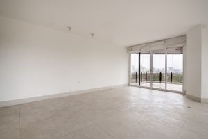 Image 1 - 887938