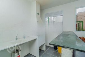Image 11 - 887939