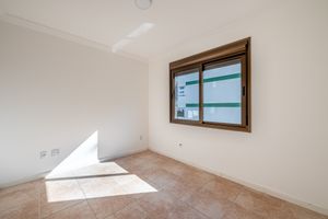 Image 11 - 887951