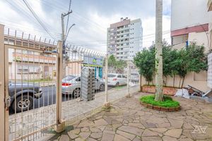 Image 13 - 887957
