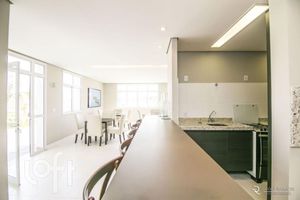 Image 22 - 887961