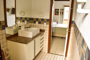 Image 13 - 887970