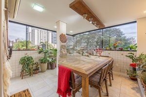Image 4 - 887973