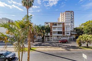 Image 10 - 887974