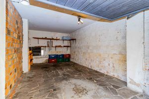 Image 16 - 887974