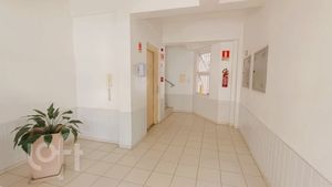 Image 4 - 887977