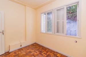 Image 18 - 887979