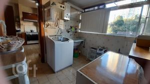 Image 11 - 887980