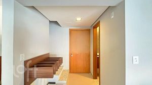 Image 35 - 887982