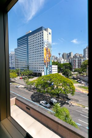Image 6 - 887985