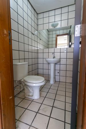 Image 9 - 887985