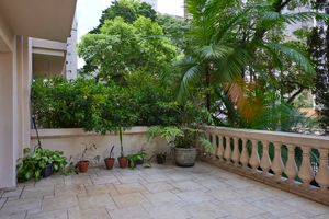 Image 4 - 887988