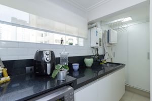 Image 18 - 887996