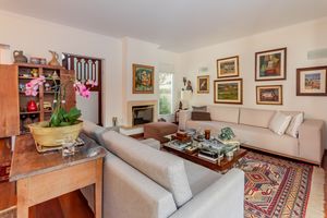 Image 3 - 887999