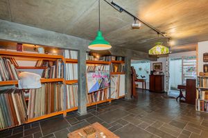 Image 75 - 887999