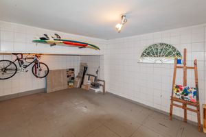 Image 84 - 887999