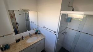 Image 19 - 887999
