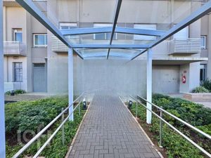 Image 34 - 888002