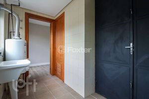 Image 21 - 888046