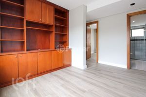 Image 9 - 888046