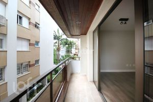 Image 6 - 888046
