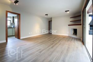Image 4 - 888046