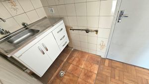 Image 11 - 888048
