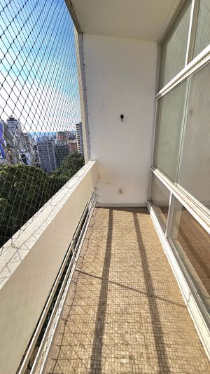 Image 7 - 888048