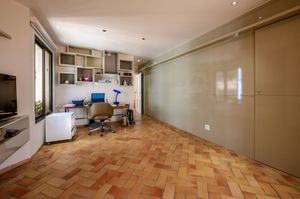 Image 14 - 888050
