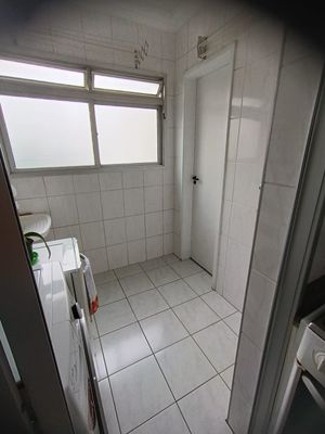Image 14 - 888056