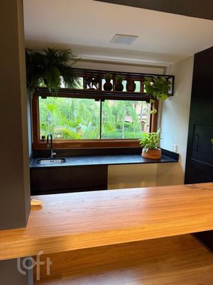 Image 9 - 888057