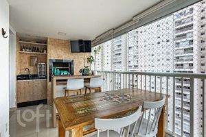 Image 4 - 888059