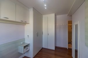 Image 17 - 888069