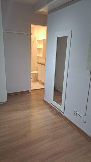 Image 6 - 888069