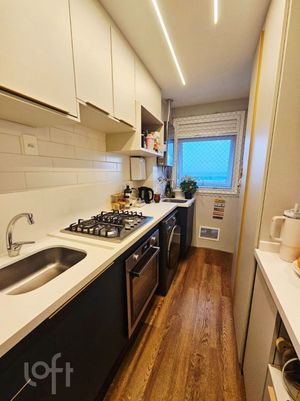 Image 7 - 888070