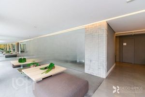Image 24 - 888070