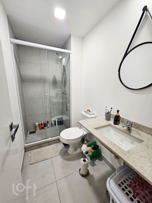 Image 19 - 888070