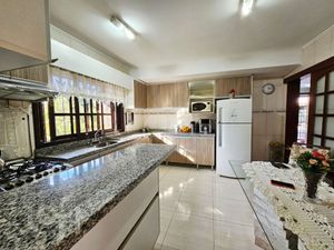 Image 6 - 888071