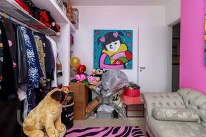 Image 21 - 888087