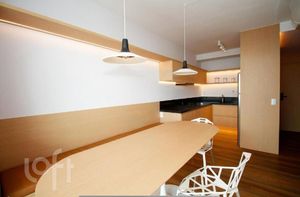 Image 5 - 888099