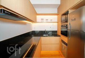 Image 6 - 888099