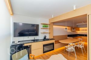 Image 8 - 888099